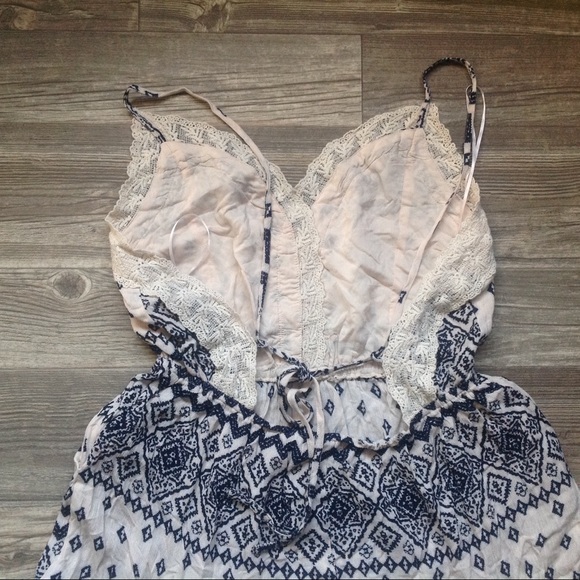 SOLD✨LF Solemio Mandala Lace Cross-Back Romper - Picture 4 of 4